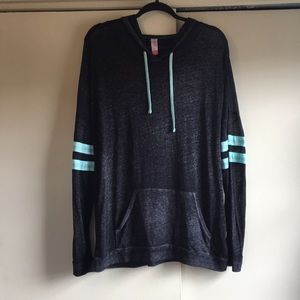 Long sleeve t-shirt with hood and kangaroo pocket